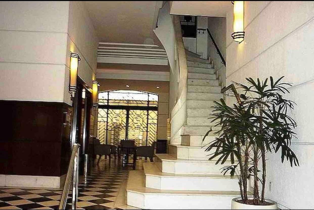 Residencial Com Servicos 45 Metros Decorado Com Sala, Suite E Cozinha Na Quadra Da Praia De Copacabana Rio de Janeiro Esterno foto
