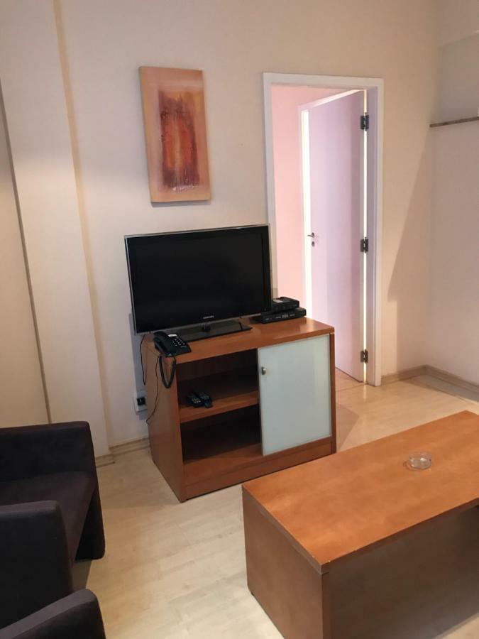 Residencial Com Servicos 45 Metros Decorado Com Sala, Suite E Cozinha Na Quadra Da Praia De Copacabana Rio de Janeiro Esterno foto